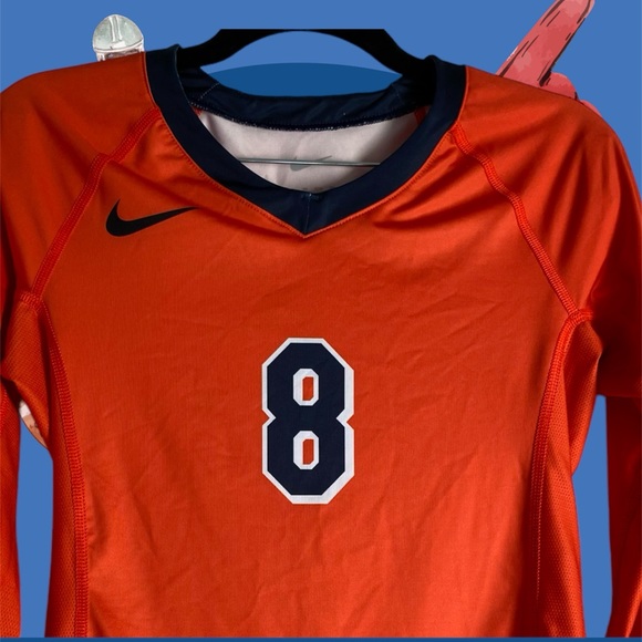 Nike Big Girl Therma Hoodie - Picture 1 of 6